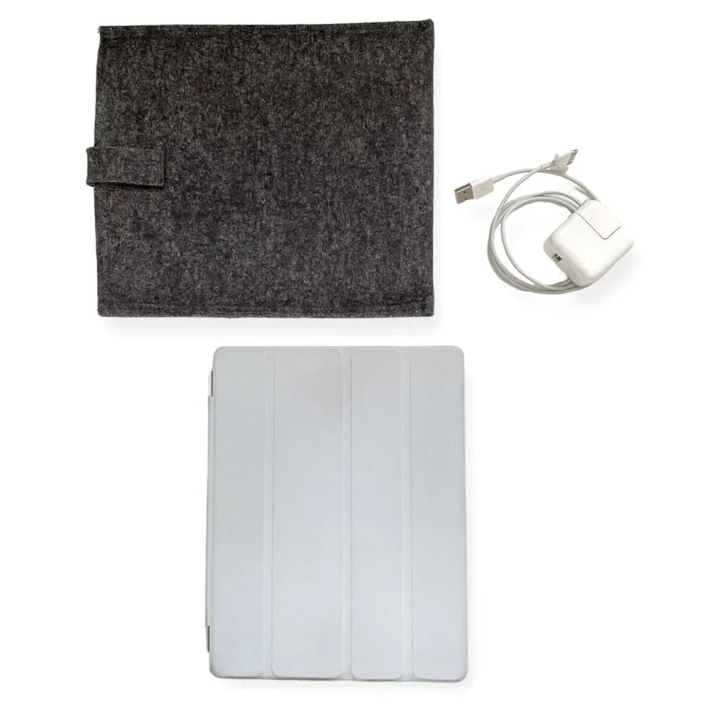 APPLE iPad w/ BONUS Accessories 2nd Generation 32GB Wi-Fi ONLY White MD329LL/A